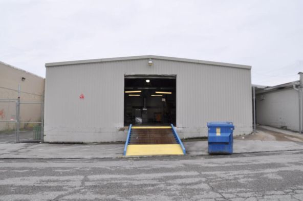 Office-Retail and Warehouse on Hixson PIke: 5424 Hixson Pike, Hixson, TN 37343
